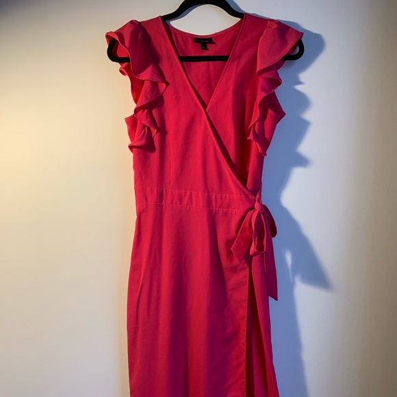 Who What Wear Flutter Sleeve V-Neck Midi Dress - Picture 2 of 5